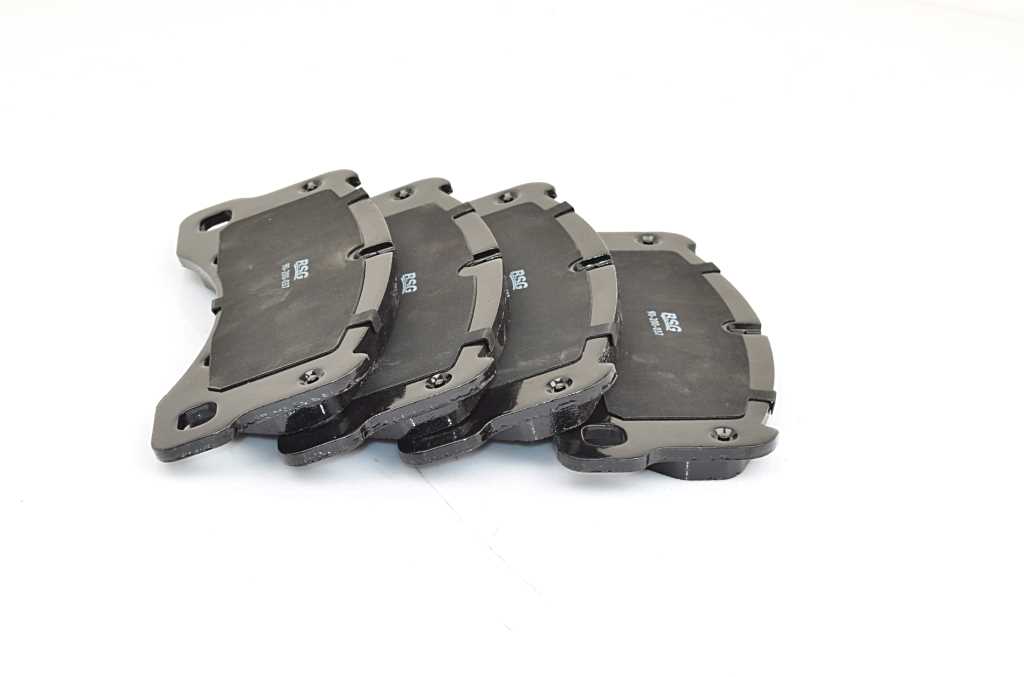 Комплект тормозных колодок дисковый тормоз BSG BSG 90-200-037